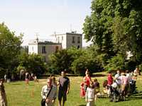 L'immeuble, vu du parc de l'école